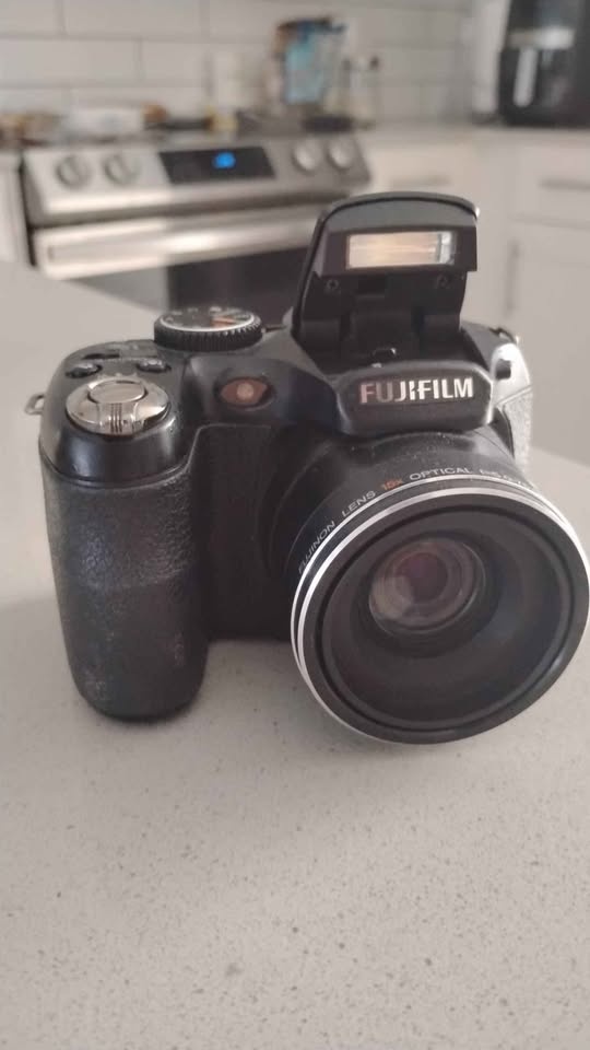 Fujifilm Finepix S1700 Digital Camera - photo 4