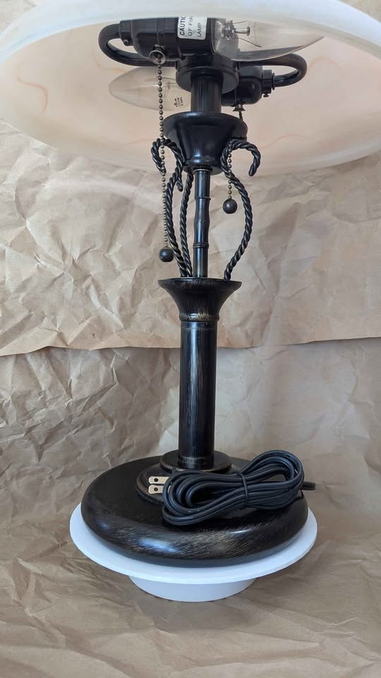 French style Vintage-esqie lamp with frosted shade - photo 3