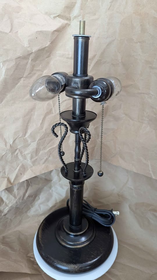 French style Vintage-esqie lamp with frosted shade - photo 5
