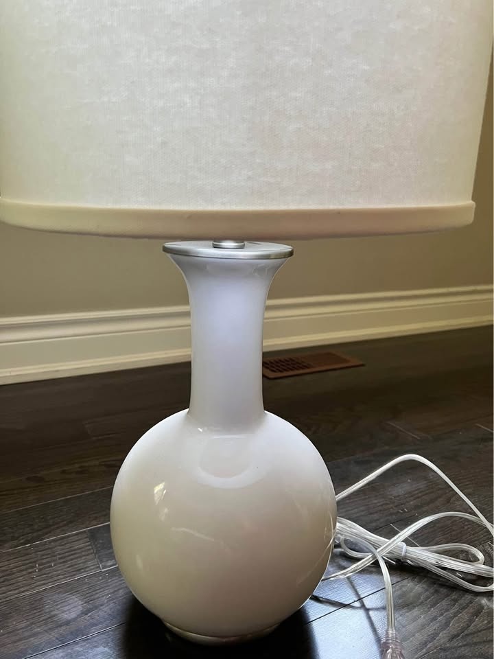 White ceramic table lamp - new open box - photo 5