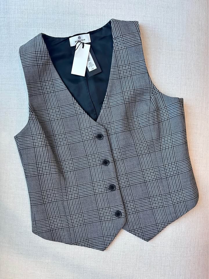Aritzia Deniro Vest - Ressential Size 4 NWT