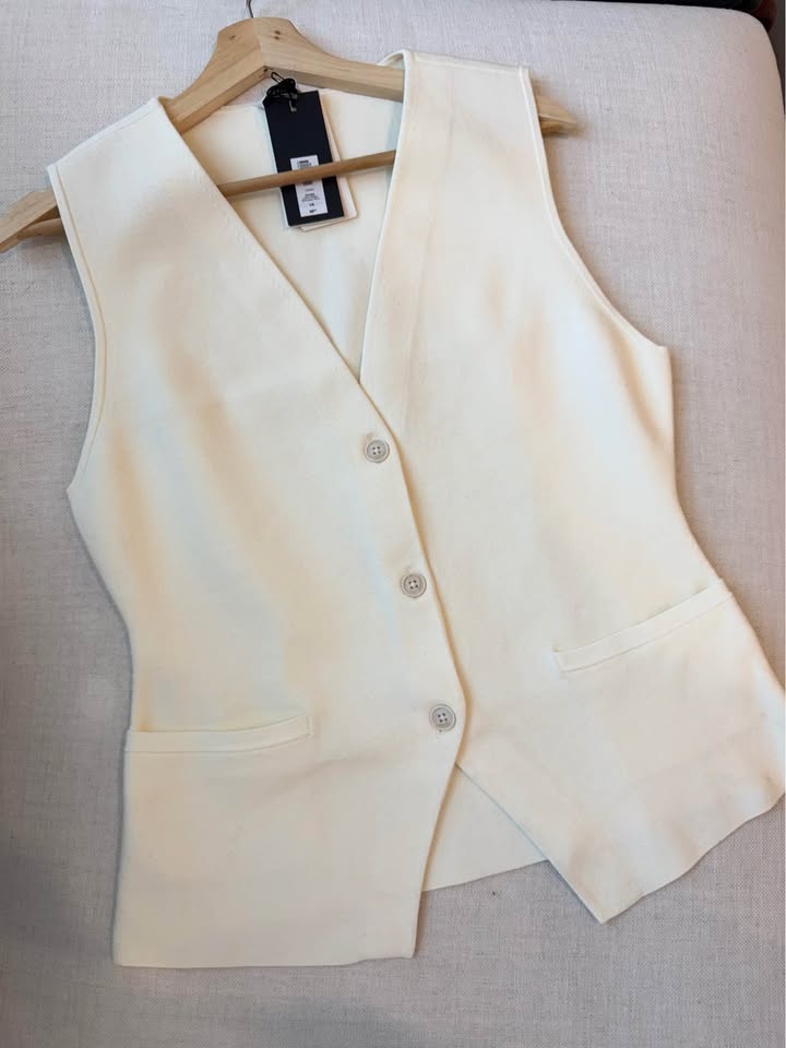 Aritzia Stakes Sweater Vest Size L NWT - photo 2
