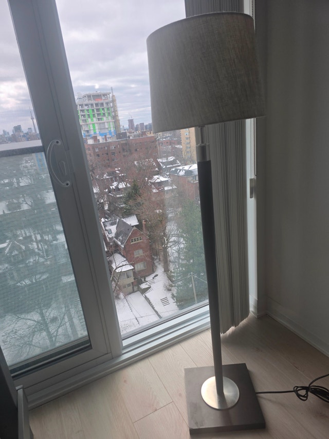 Solid Moody floor lamp - sturdy