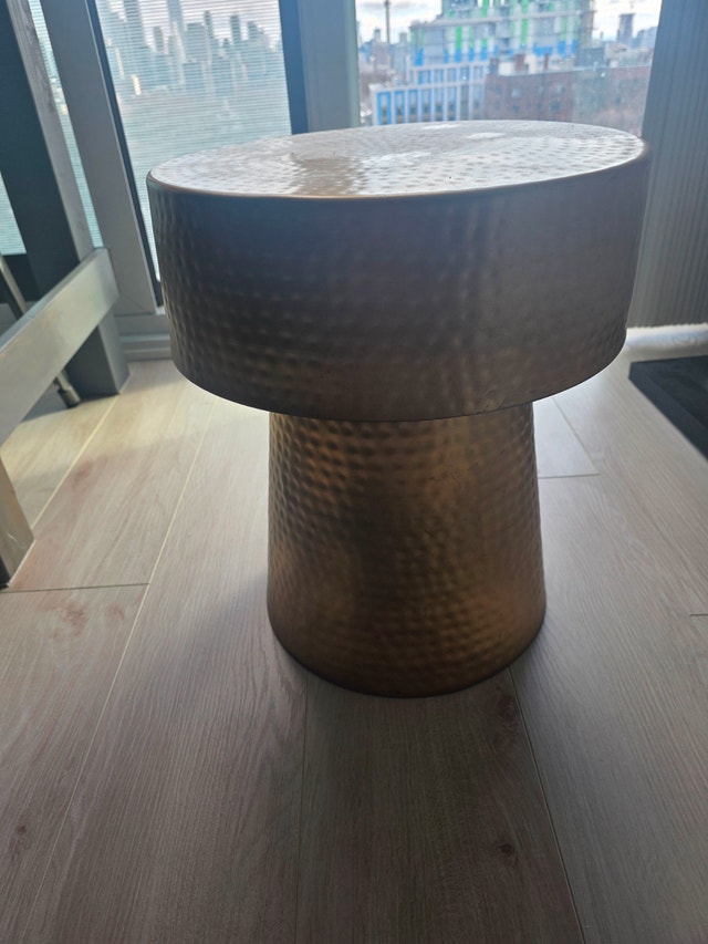 2 Gold Accent Tables / Nightstands - Quick Sale - photo 2