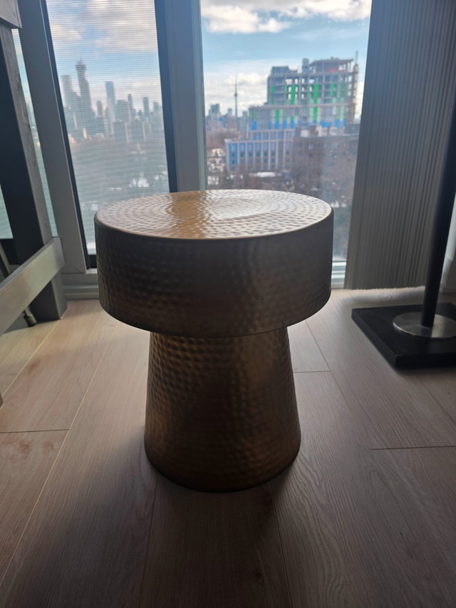 2 Gold Accent Tables / Nightstands - Quick Sale - photo 4