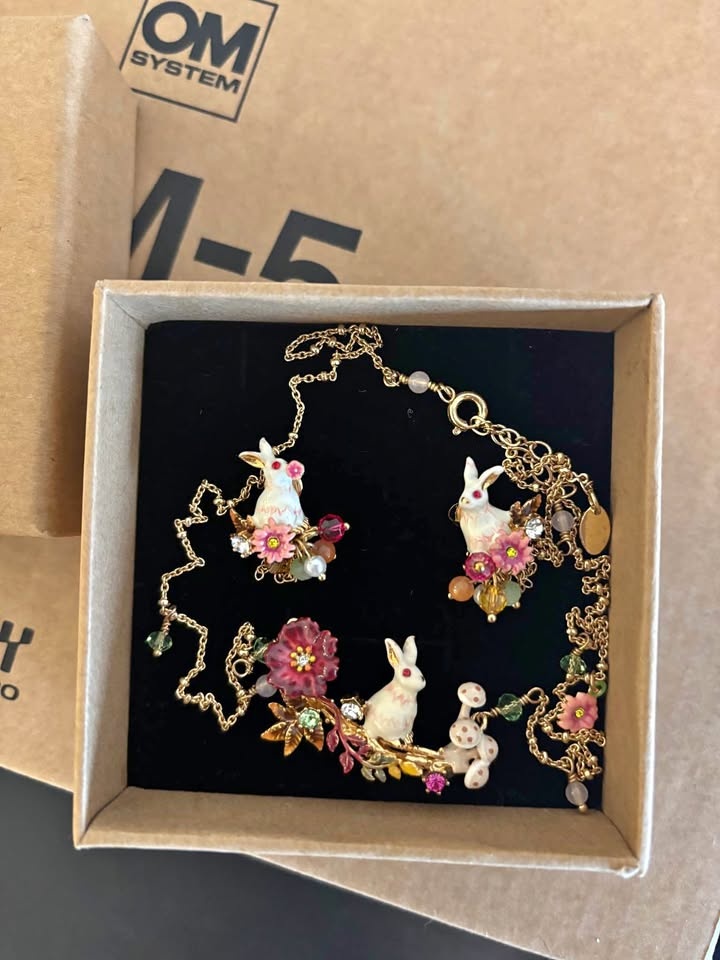 Beautiful bunny earring and necklace jewelry set brand new