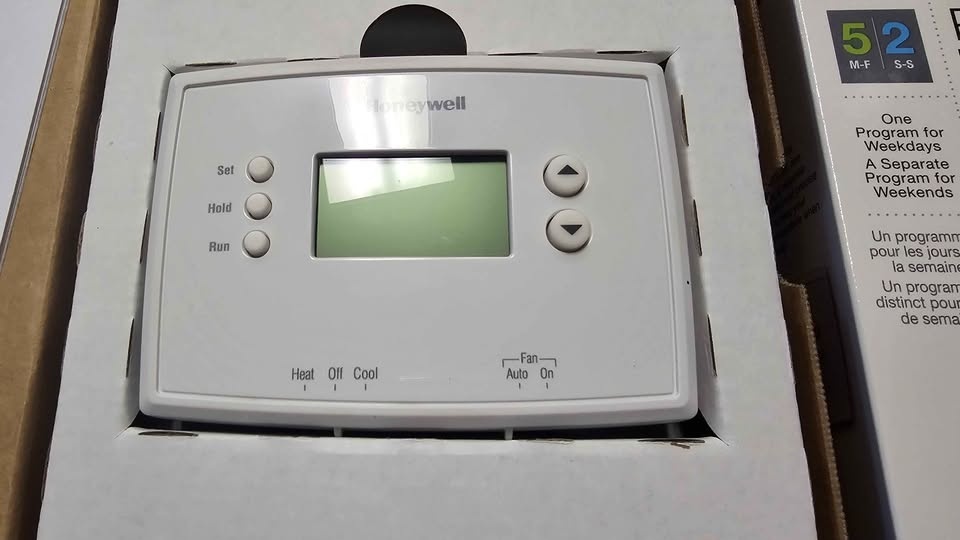 Honeywell RTH2300B Programmable 5-2 Day Thermostat - photo 3