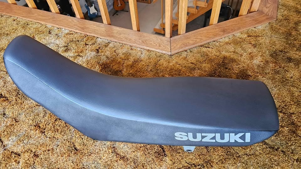 Suzuki DR650 Stock Seat (New) - photo 2