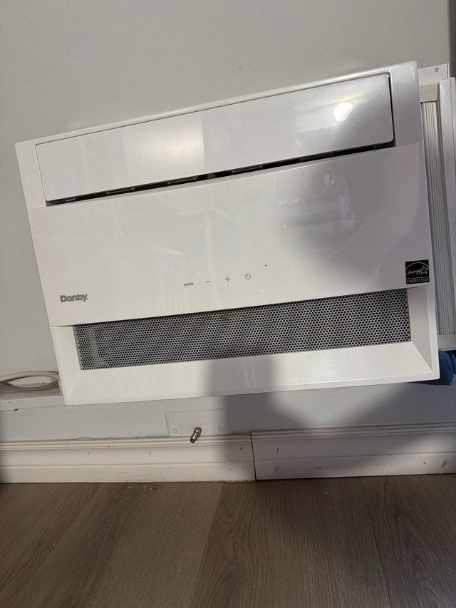Danby Window Air Conditioner - photo 2