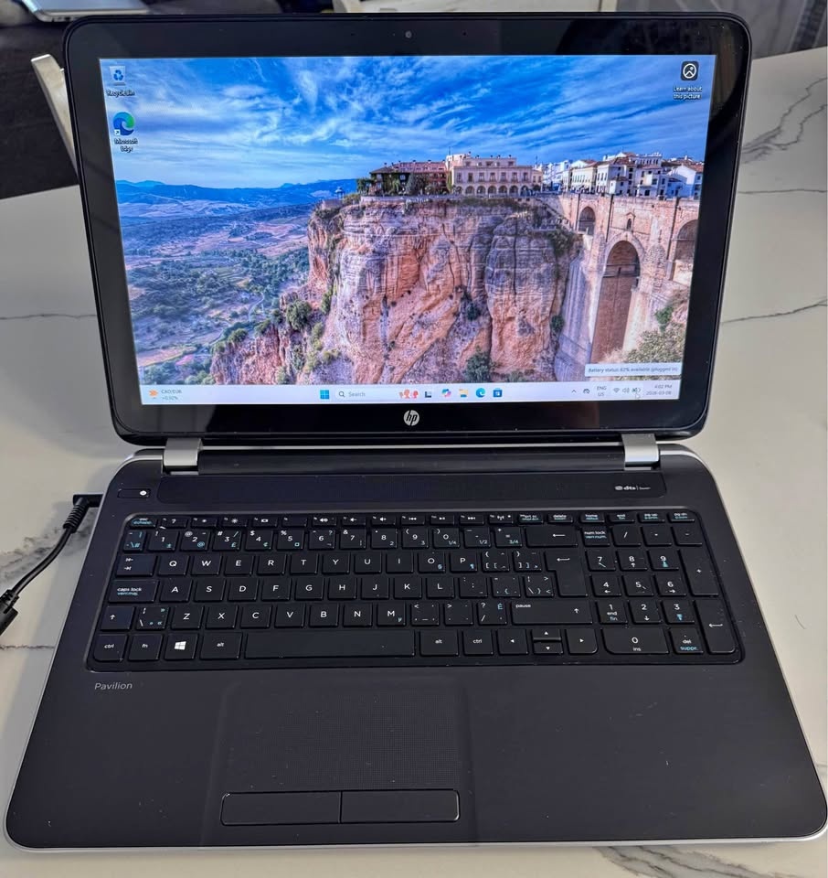 HP Pavilion TS 15" Touchscreen Laptop AMD A8, 10GB RAM, 240GB SS