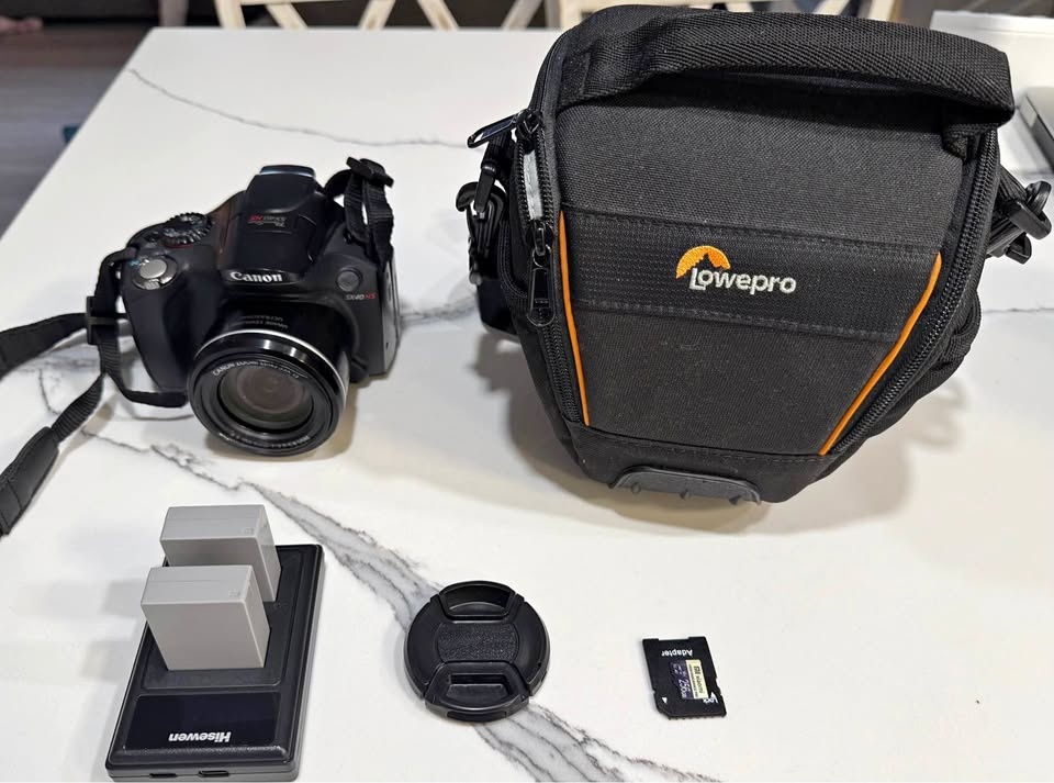 Canon PowerShot SX40HS 12.1MP Camera w/ 2 Batteries, Case & 256G