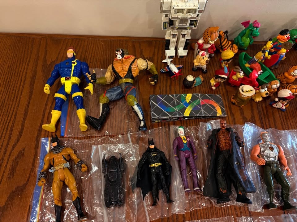 Large Vintage Toy Lot - Batman, Superman, Marvel, Garfield, Sesa - photo 2
