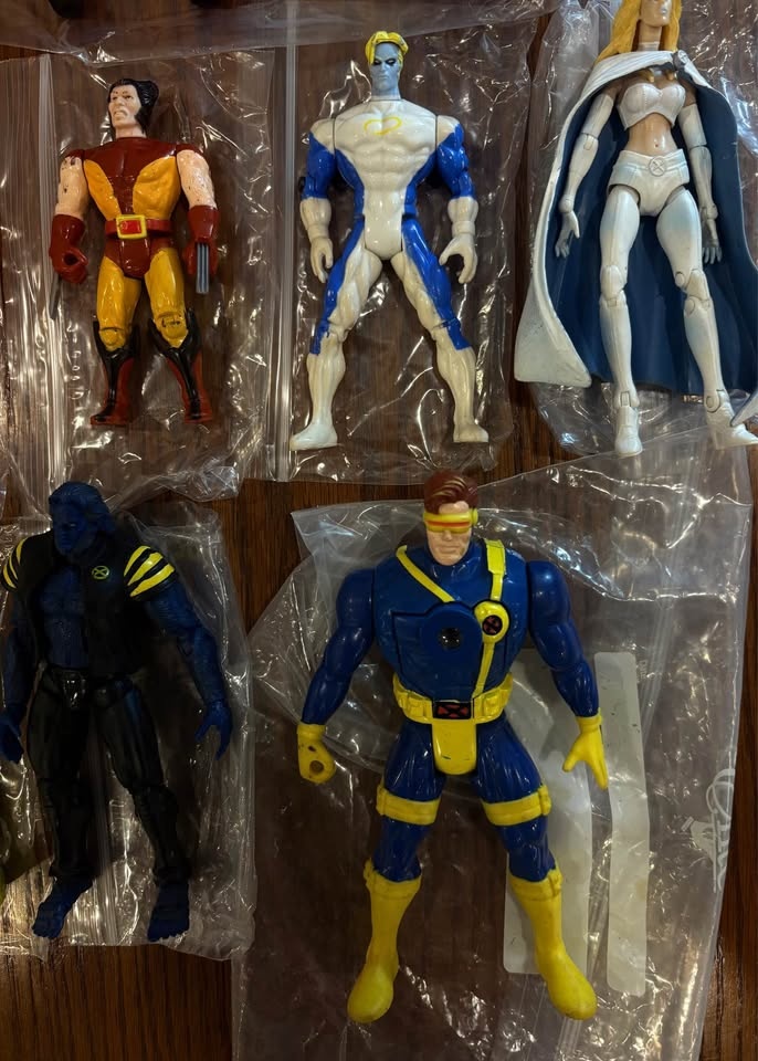 Marvel Deadpool & X-Men Action Figure Lot - photo 5