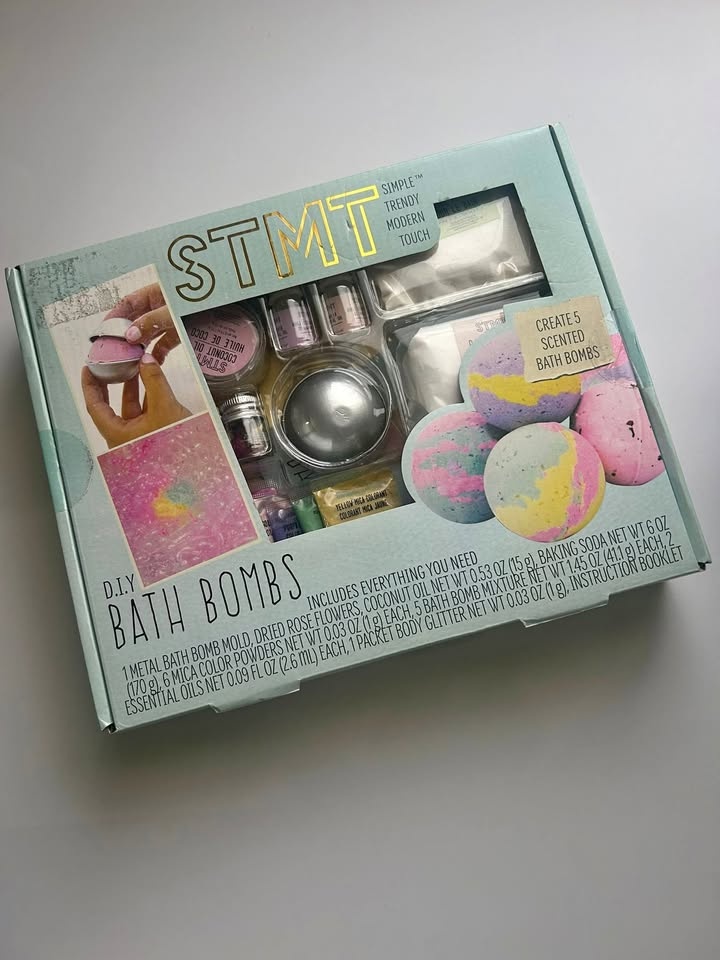 Brand New STMT DIY Bath Bomb Kit
