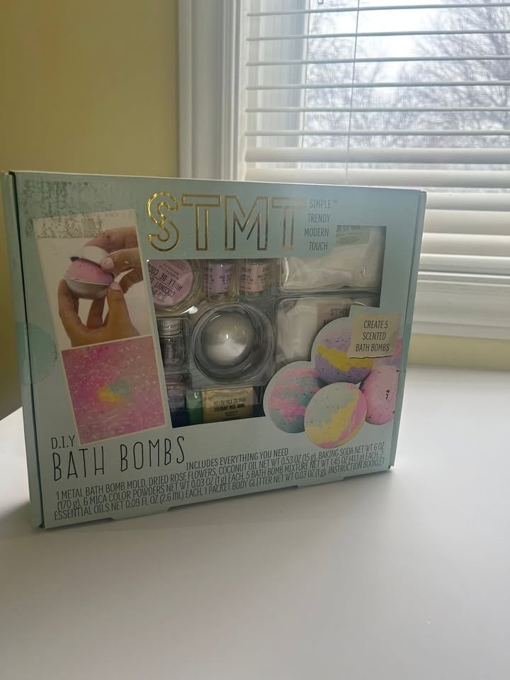 Brand New STMT DIY Bath Bomb Kit - photo 2