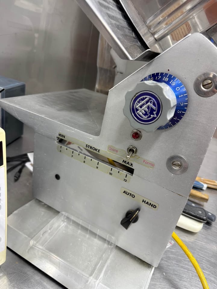 Lario Elec commercial meat slicer (NEEDS WORK) - photo 3