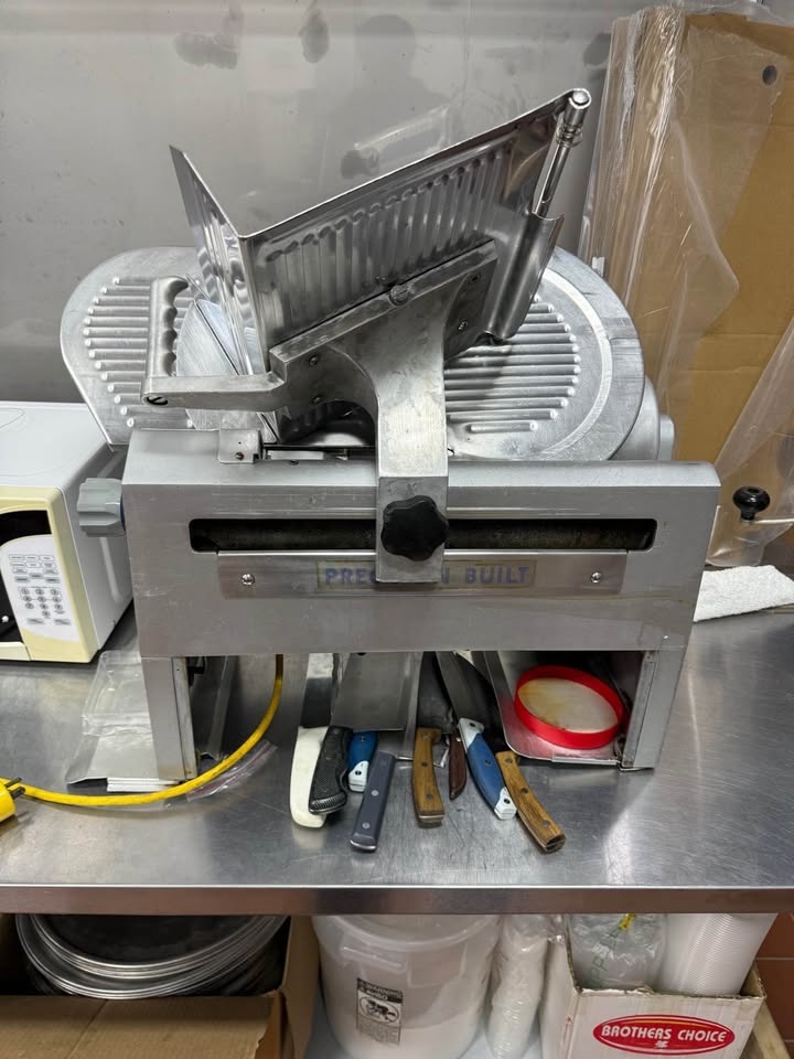 Lario Elec commercial meat slicer (NEEDS WORK) - photo 4