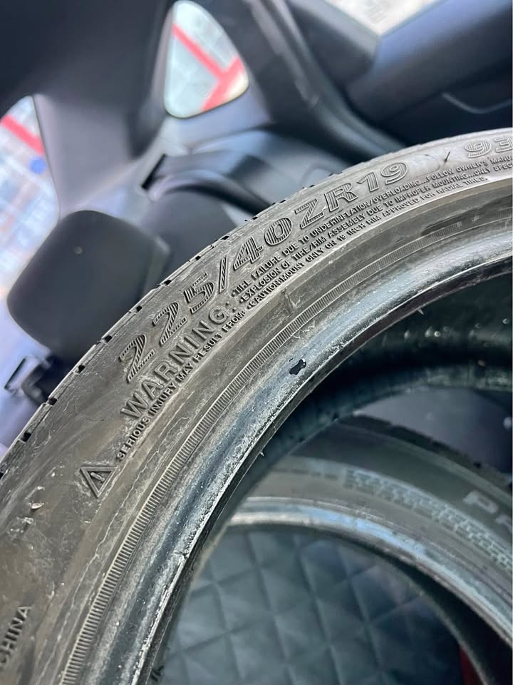 225/40ZR19 All Season Tire (Singular)