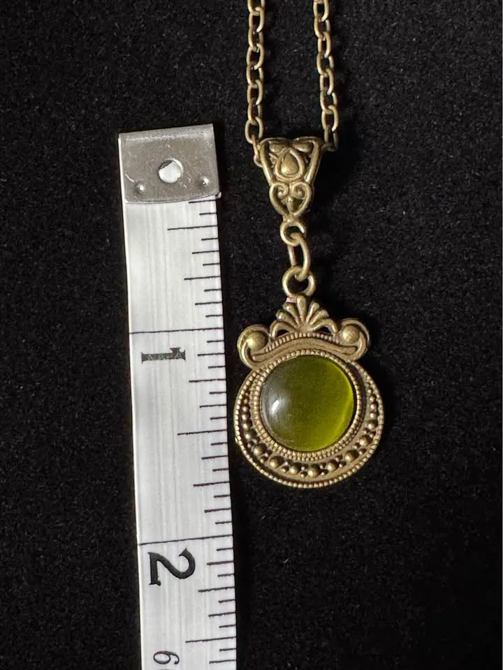 Victorian Renaissance Olive Green Pendant Necklace image indicator(10)