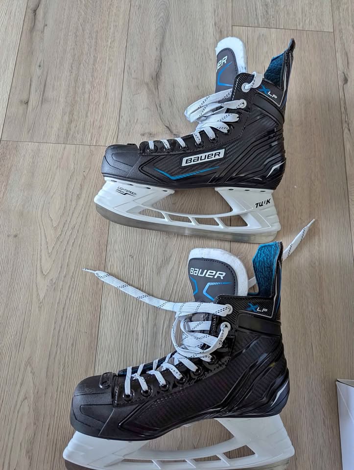 Bauer Men hockey skates size 7