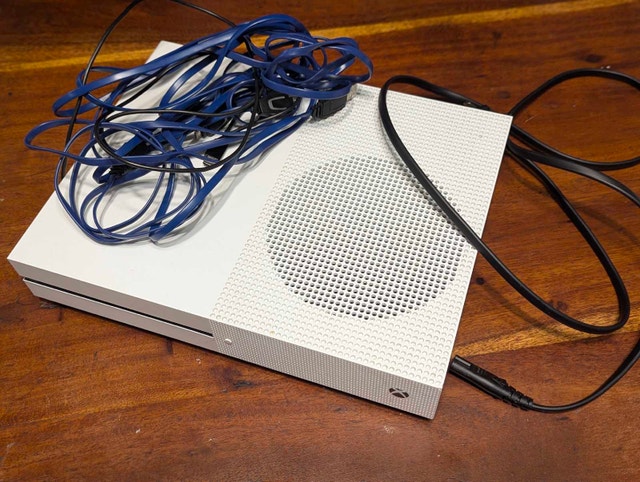 Xbox One S 1TB Minecraft Edition - photo 2