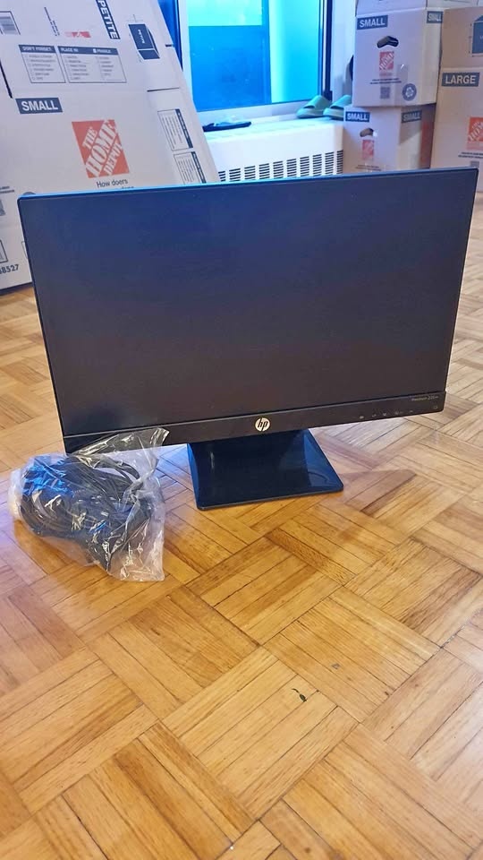 HP Pavilion LED Computer Monitor 21.5"