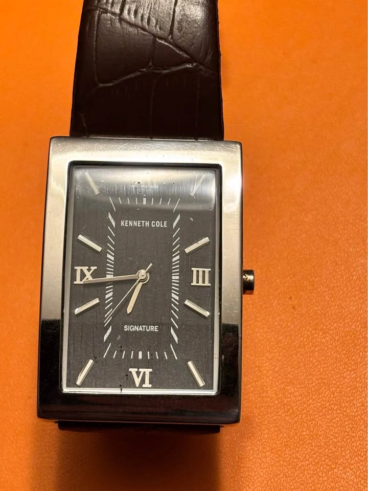 Kenneth Cole Signature Watch - New Battery - photo 2