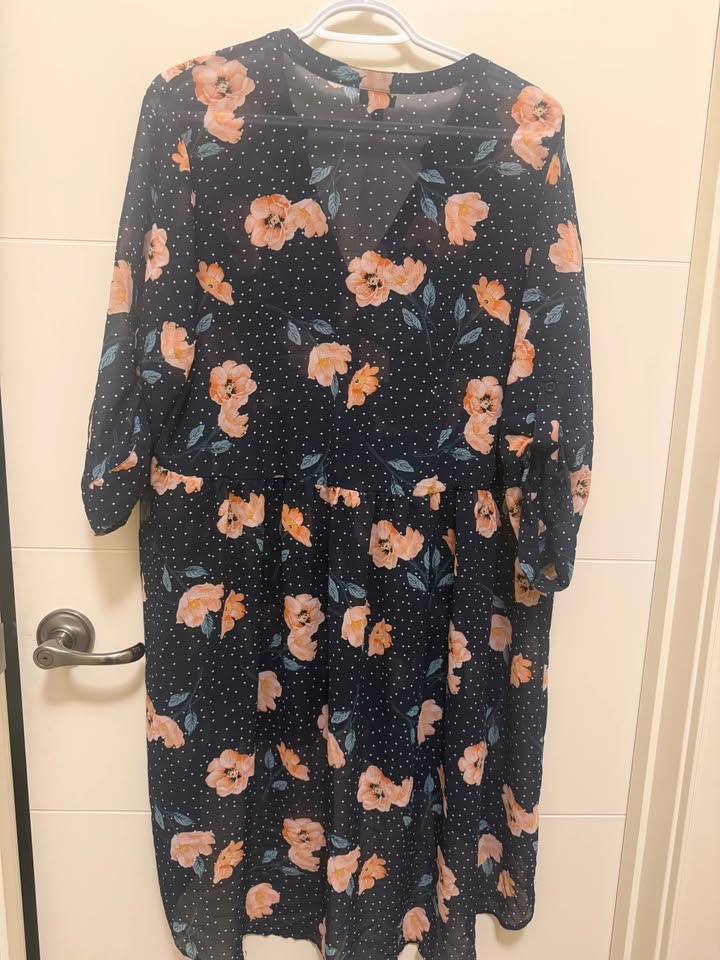 Torrid High low sheer blouse Navy Blue polka dot floral Size 2 - photo 5