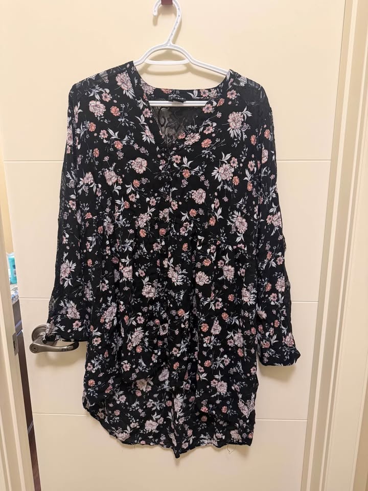 Torrid Black Floral High Low Tunic Top Size 2 (18-20) - photo 2