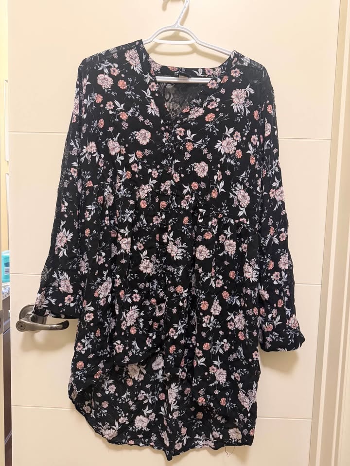 Torrid Black Floral High Low Tunic Top Size 2 (18-20) - photo 3