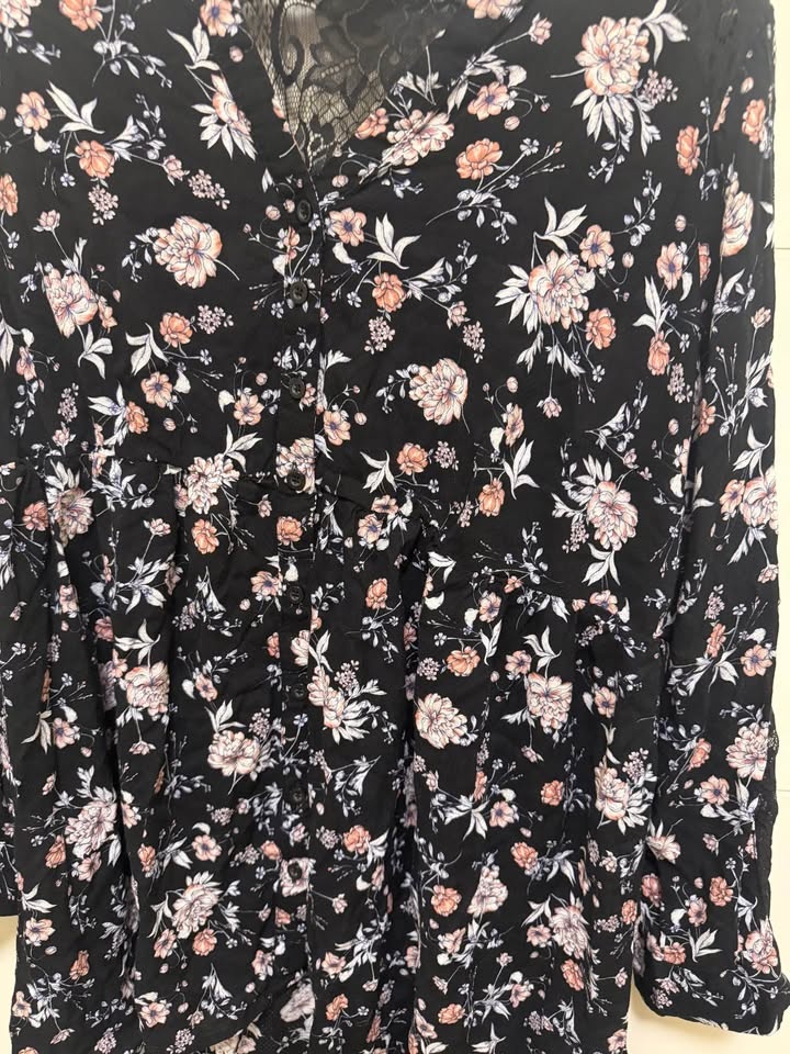 Torrid Black Floral High Low Tunic Top Size 2 (18-20) - photo 4