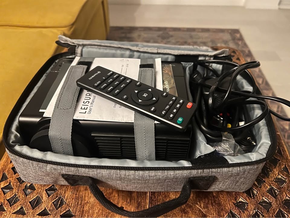 Vankyo Leisure 3 Mini Projector – Full Kit w/ Carry Case & Remot - photo 2