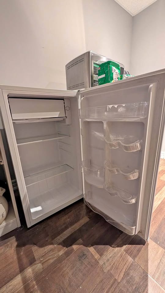 Mini fridge with freezer – clean and working perfectly