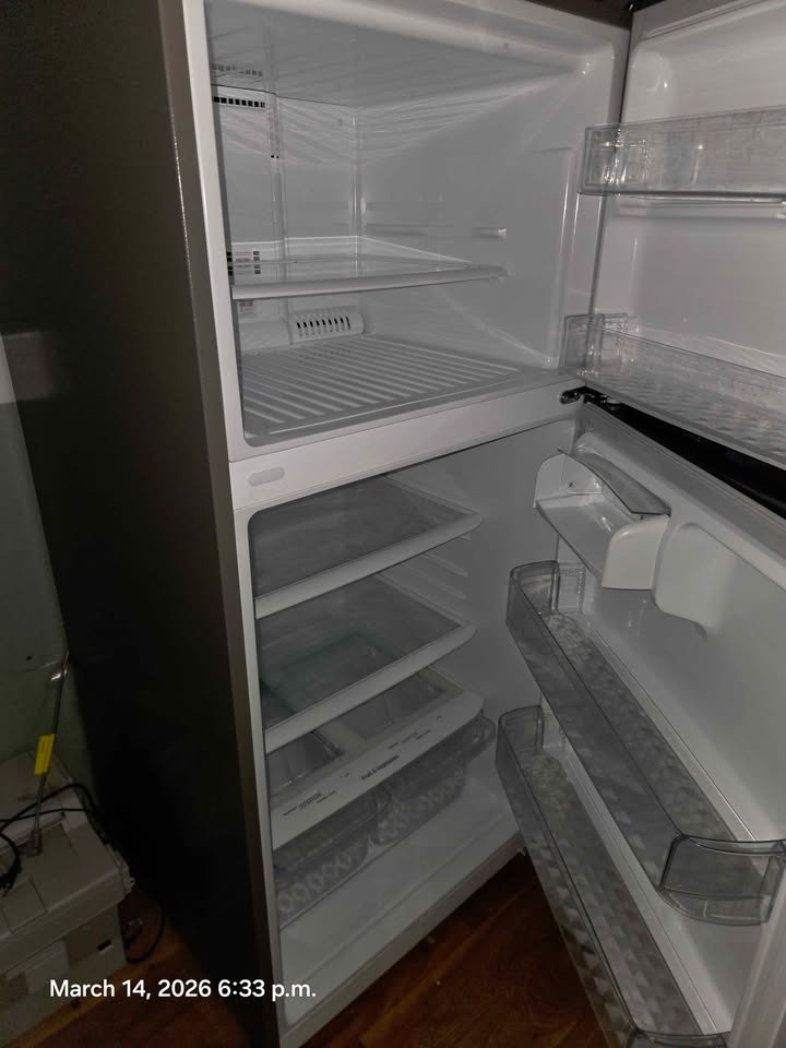 Modern LG Refrigerator (2024 Model) – Excellent Condition! - photo 5