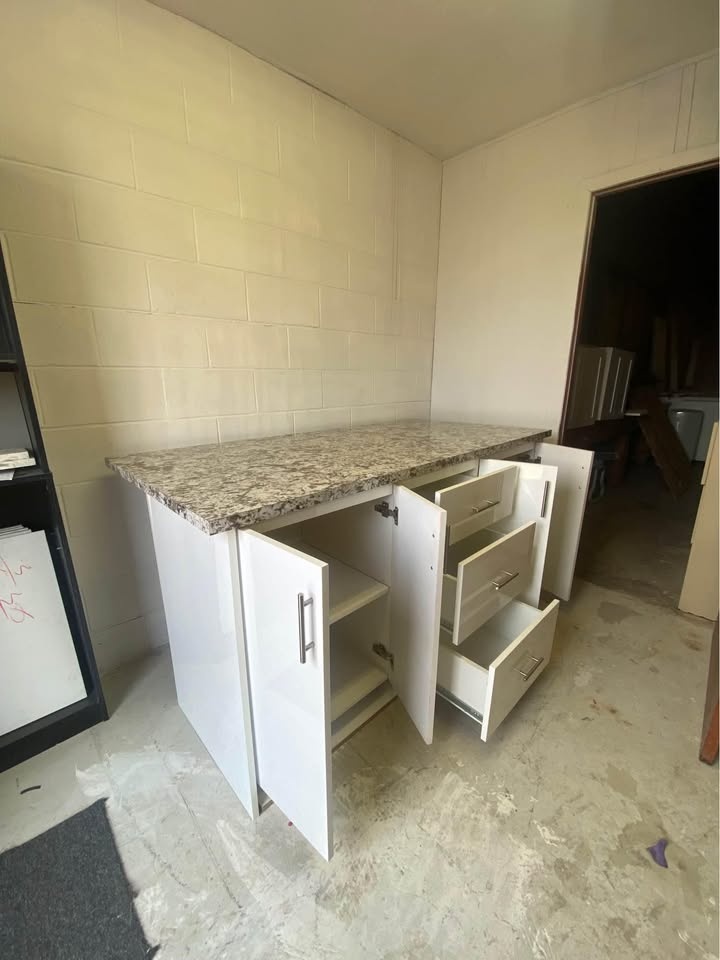 Kitchen island with countertop 66" x 36" white high gloss - photo 4