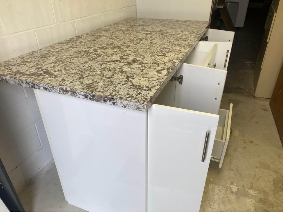 Kitchen island with countertop 66" x 36" white high gloss - photo 5