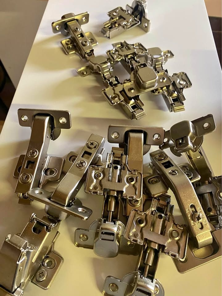 Kitchen cabinet soft closing hinges