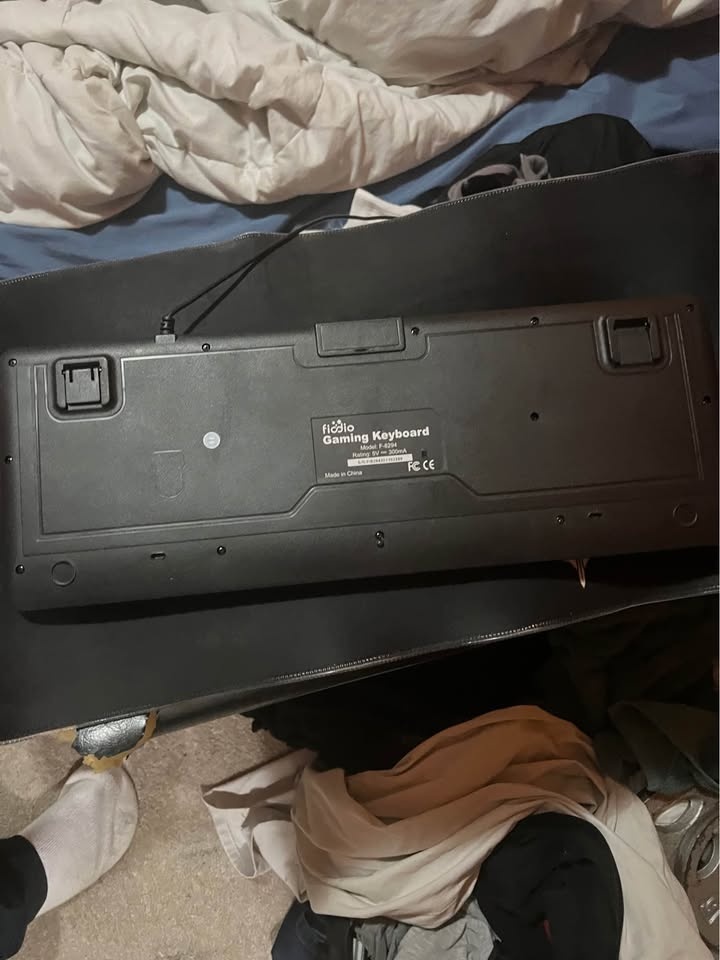 Fiddio Keyboard Stand - One Stand Broken - photo 2
