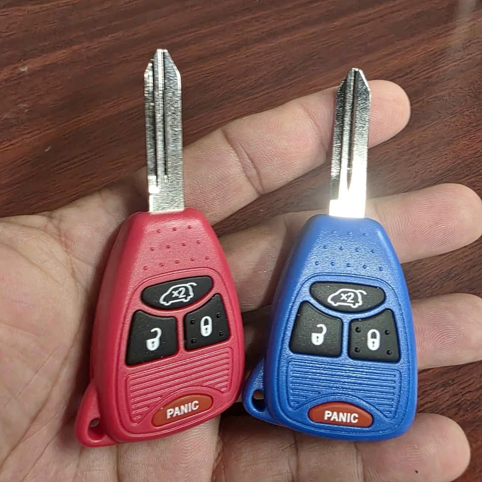 Dodge Jeep Chrysler Remote Key: Part# 05179514AA, FCCID# KOBDT04