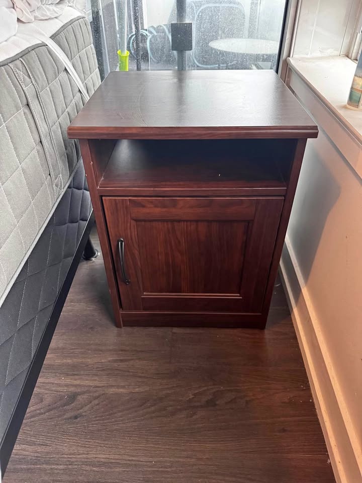 Bedside table/nightstand