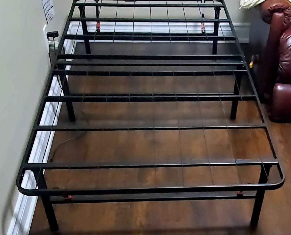 Amazon Basics Foldable Metal Bed Frame - photo 3