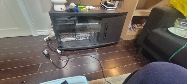 TV Stand and a sturdy 2 tier shelf 🥕 - photo 2