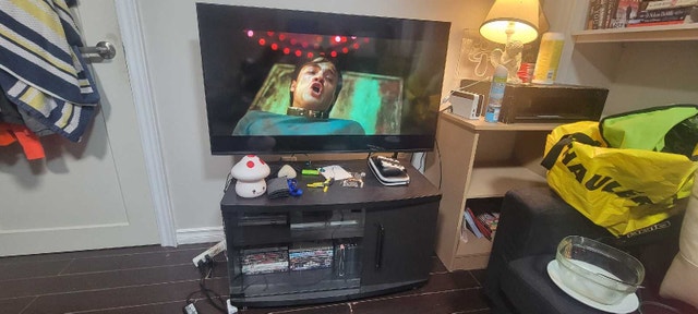TV Stand and a sturdy 2 tier shelf 🥕 - photo 3
