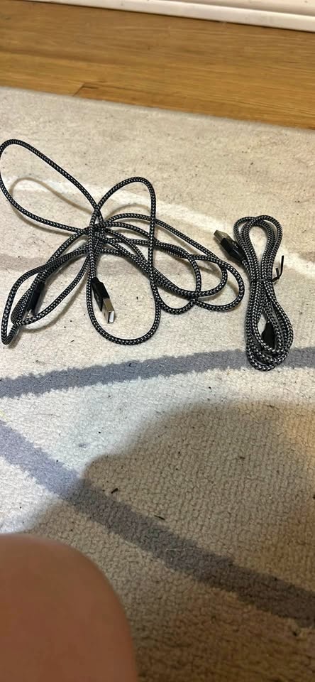 2 charging cables Type A to lightning