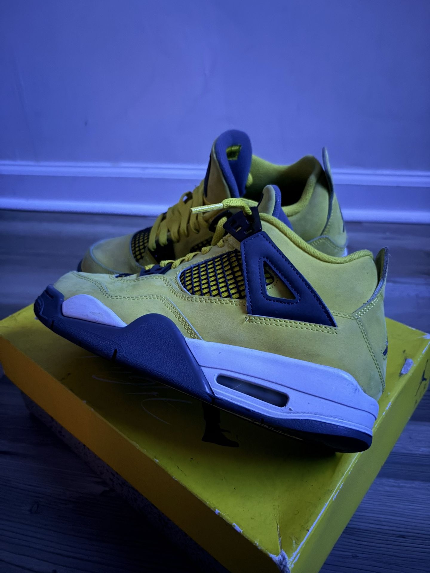 2 Jordan 4s For Sale, Lightning And Thunder’s, Size 6 - photo 4