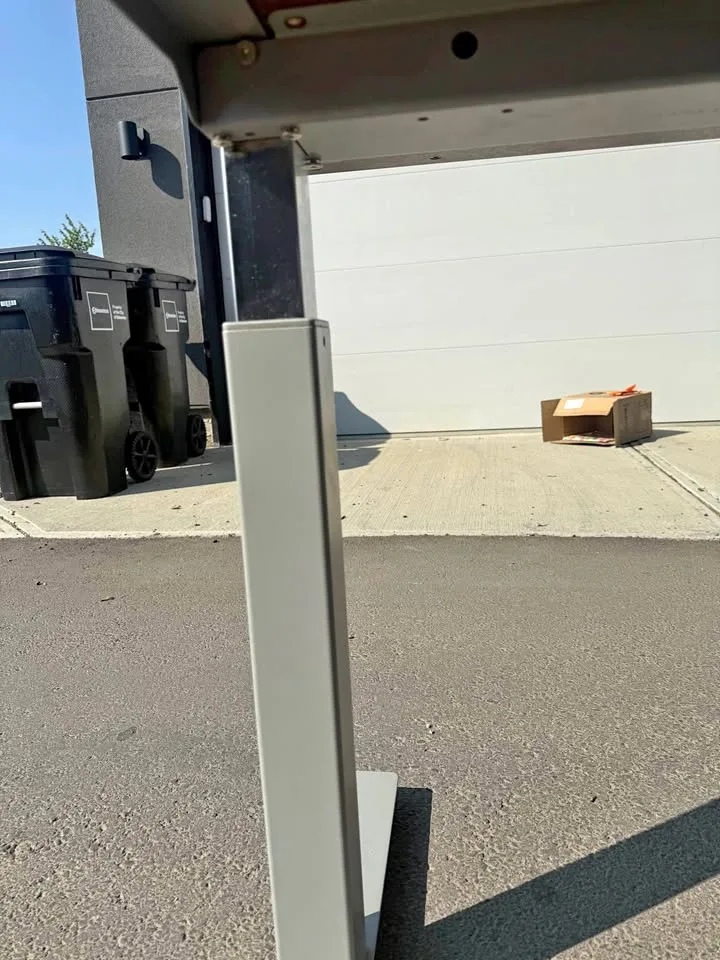 Standing adjustable desk thumbnail