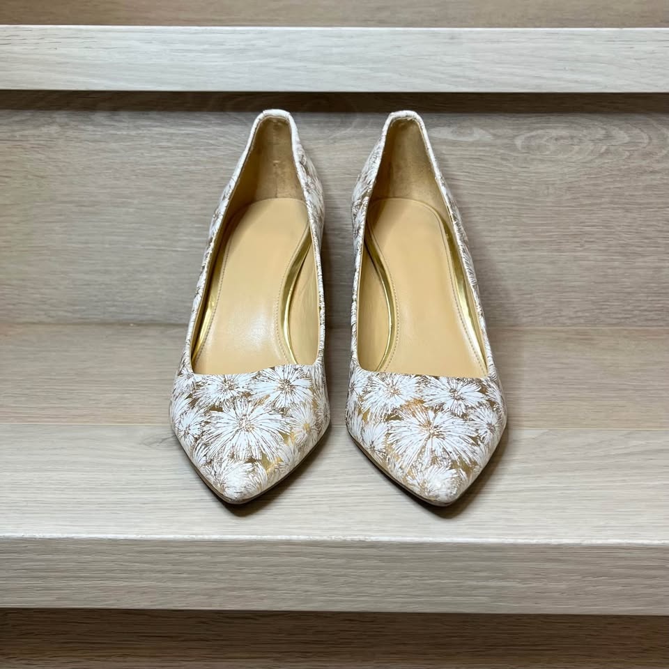 Michael Kors White & Gold Floral Heels - Size 9 - photo 3