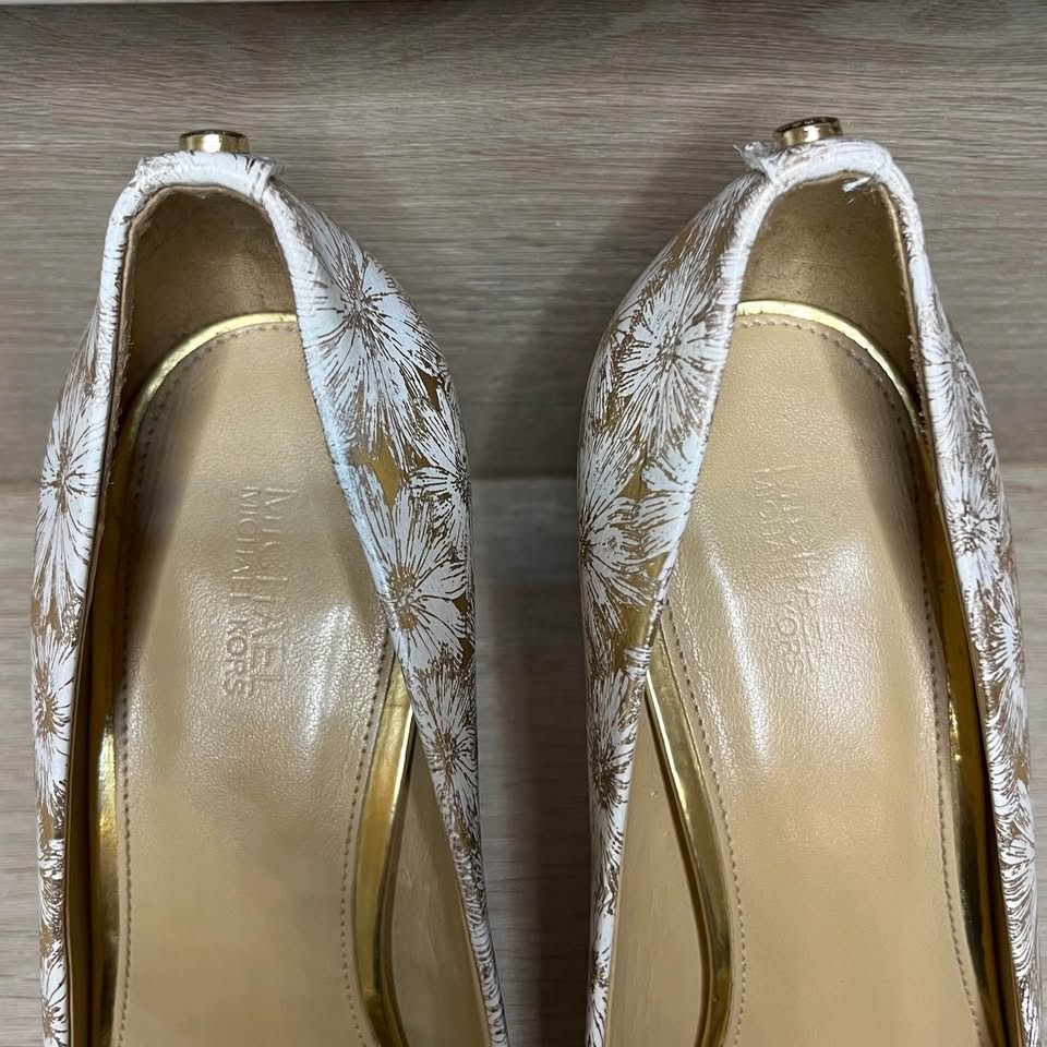 Michael Kors White & Gold Floral Heels - Size 9 - photo 5