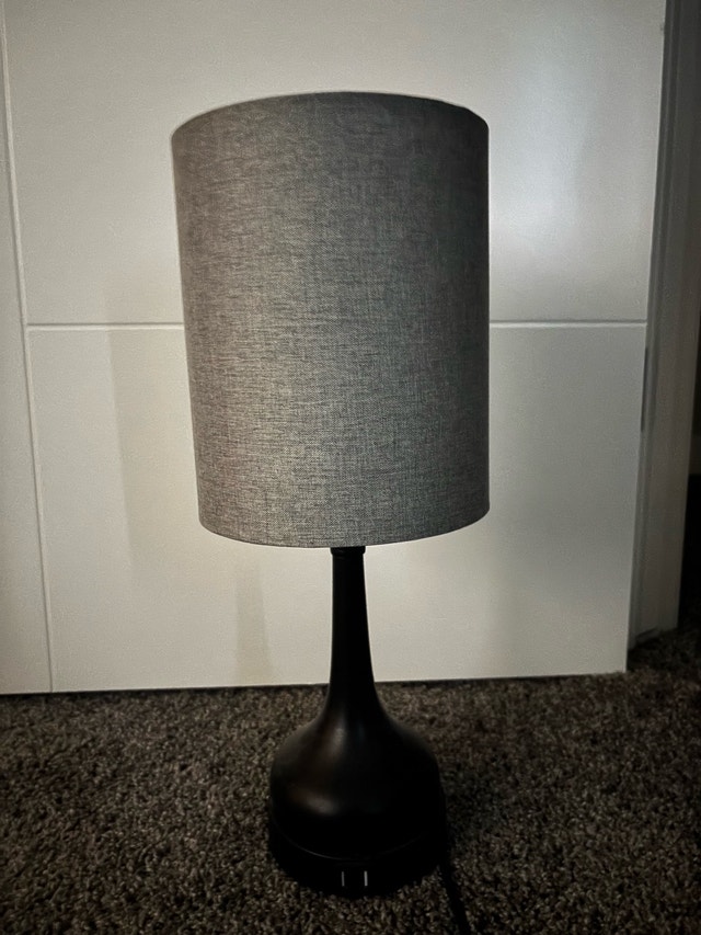 Table Lamp with Built-In USB Charging Port