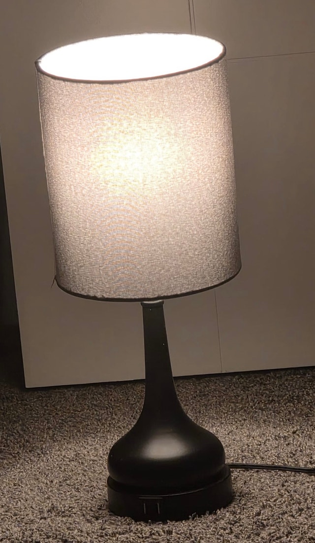 Table Lamp with Built-In USB Charging Port - photo 2